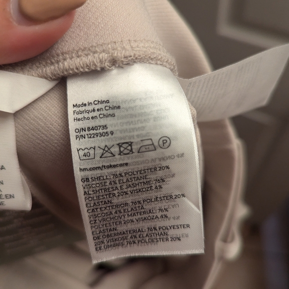 H&M Pleated Beige Shorts - XS - Picture 5 of 5